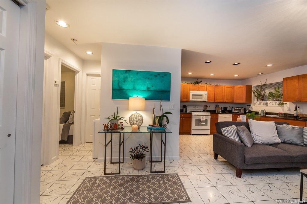 680 W Beech Street - Photo 1