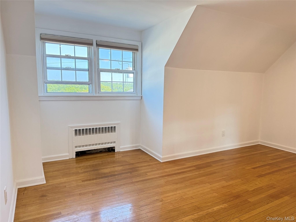 270 Gainsborg Avenue E - Photo 3
