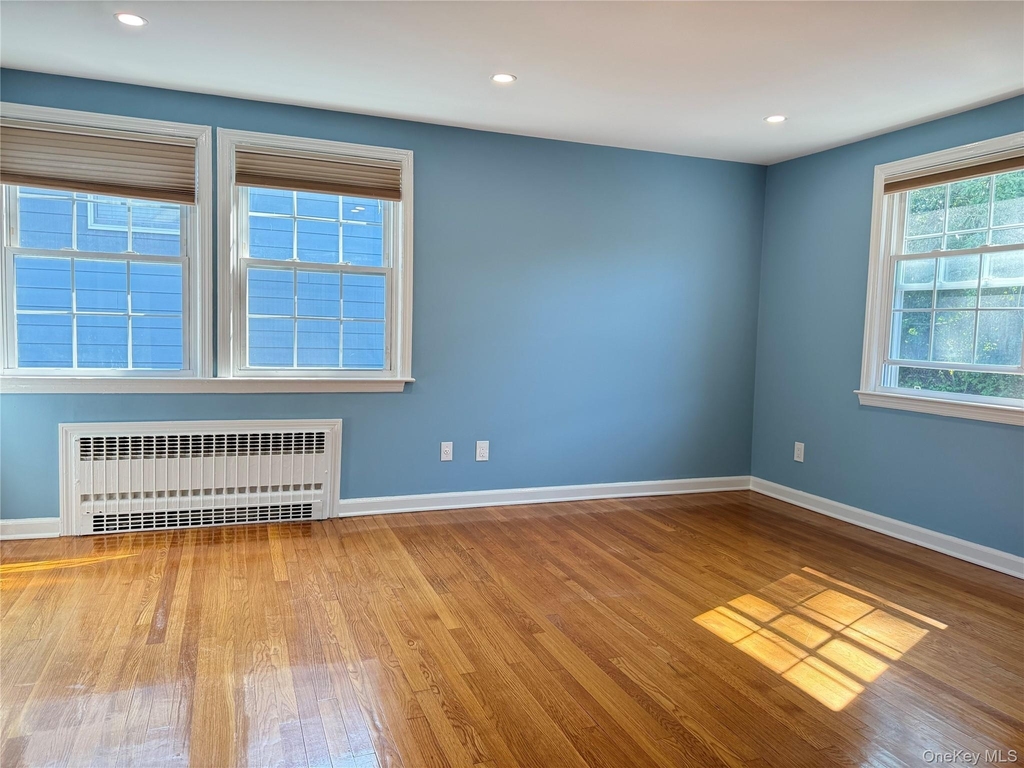 270 Gainsborg Avenue E - Photo 5