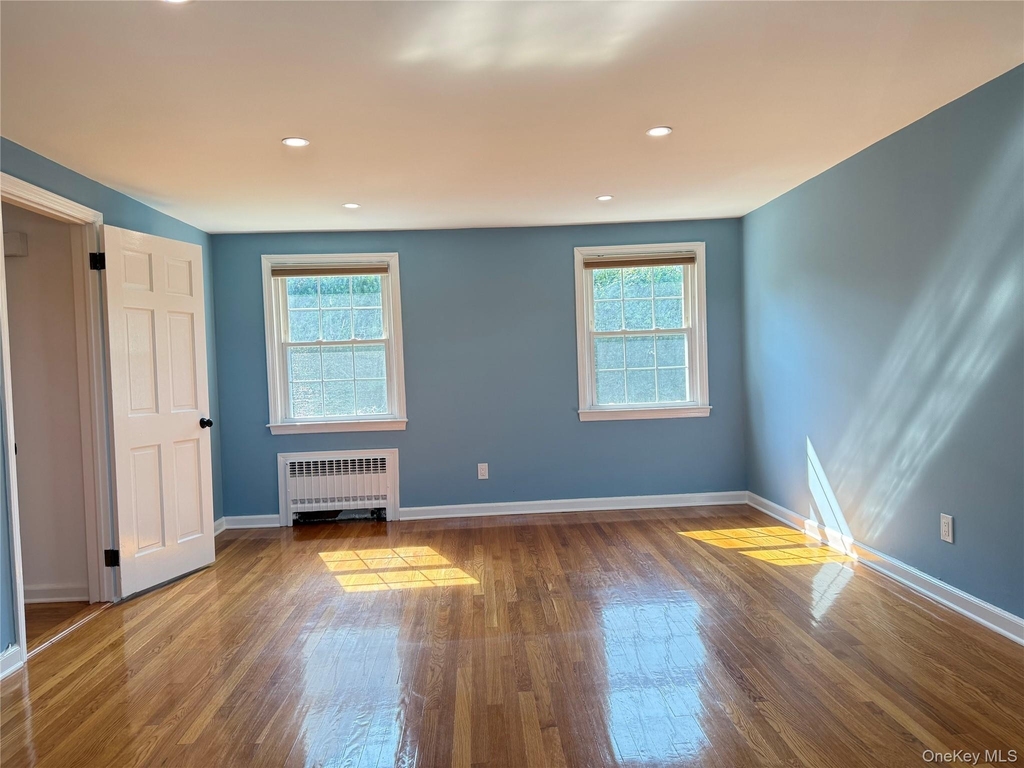 270 Gainsborg Avenue E - Photo 9