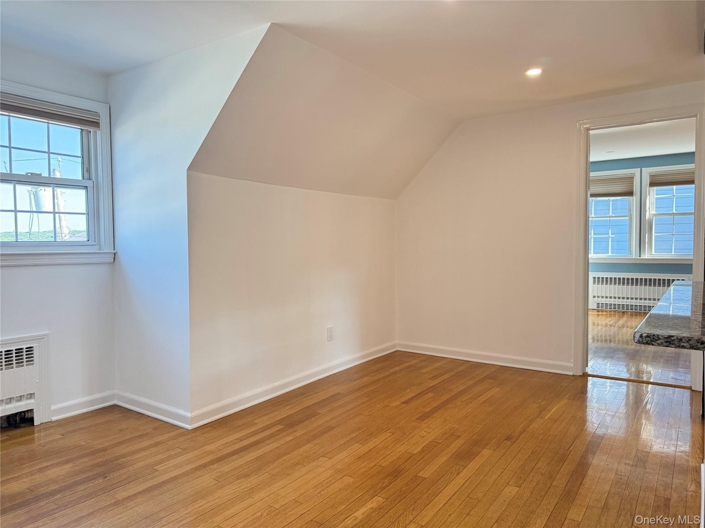 270 Gainsborg Avenue E - Photo 4