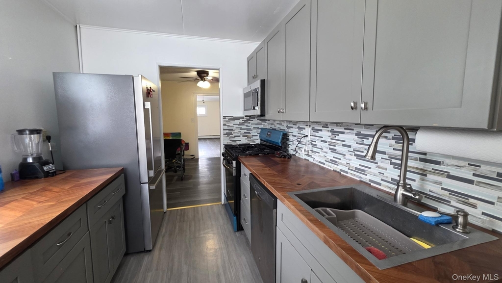 28 Roundhill Drive - Photo 3