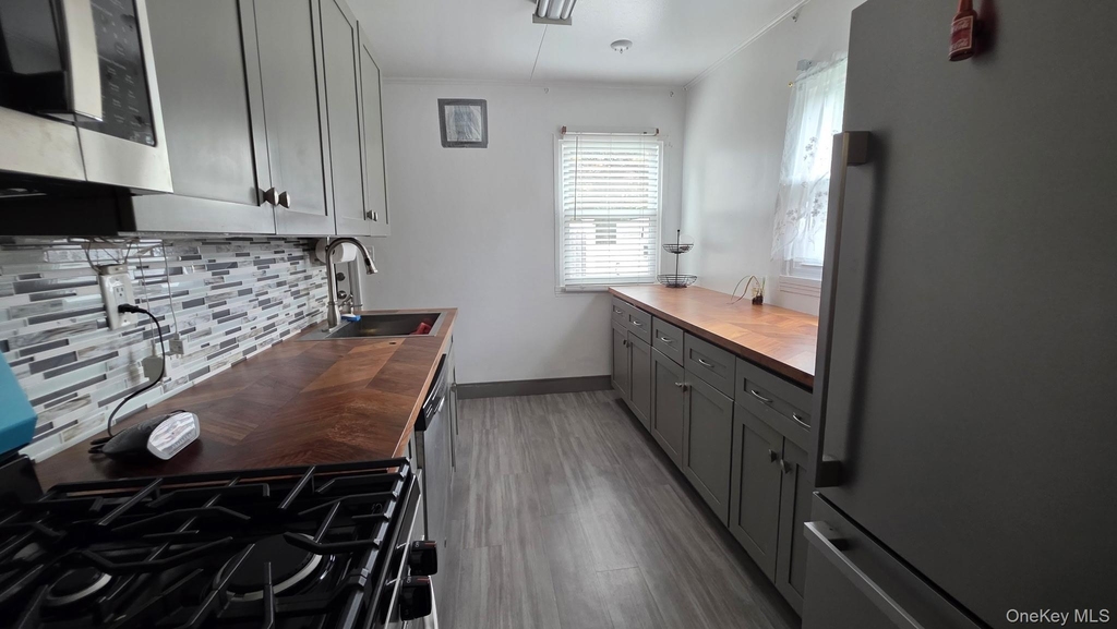 28 Roundhill Drive - Photo 5