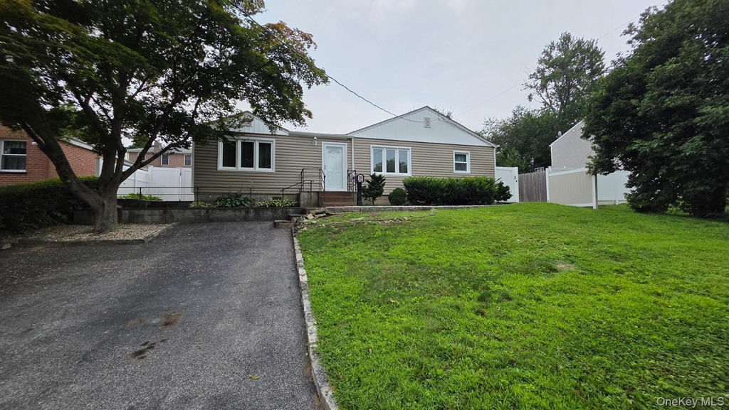 28 Roundhill Drive - Photo 2
