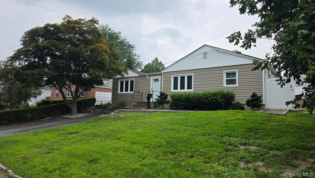 28 Roundhill Drive - Photo 1
