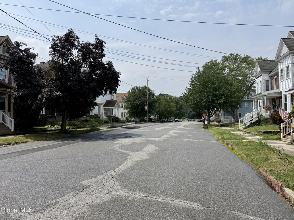 606 Broadway - Photo 1