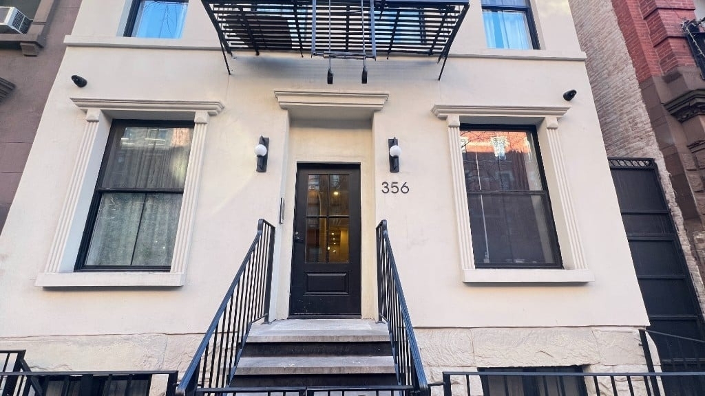 356 W 48th Street - Photo 2