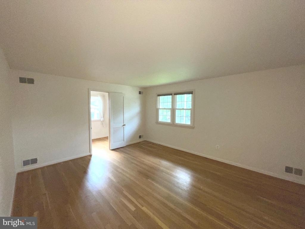 6933 Tyndale Street - Photo 10