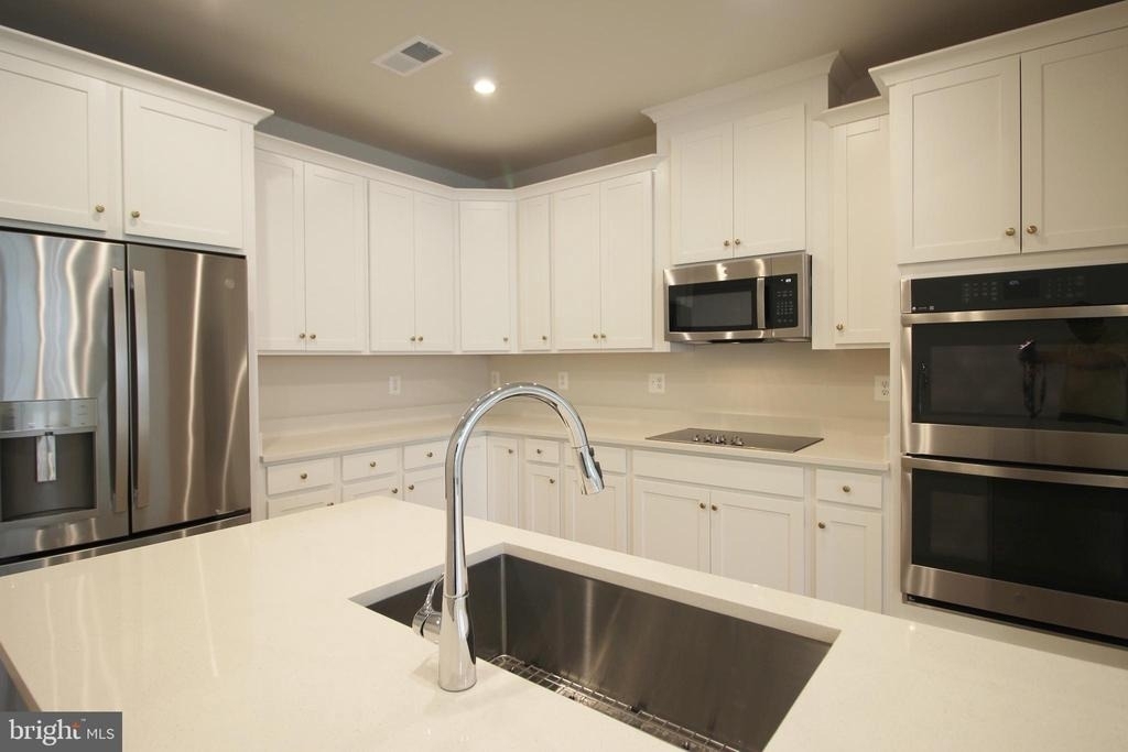 2474 Connector Alley - Photo 8