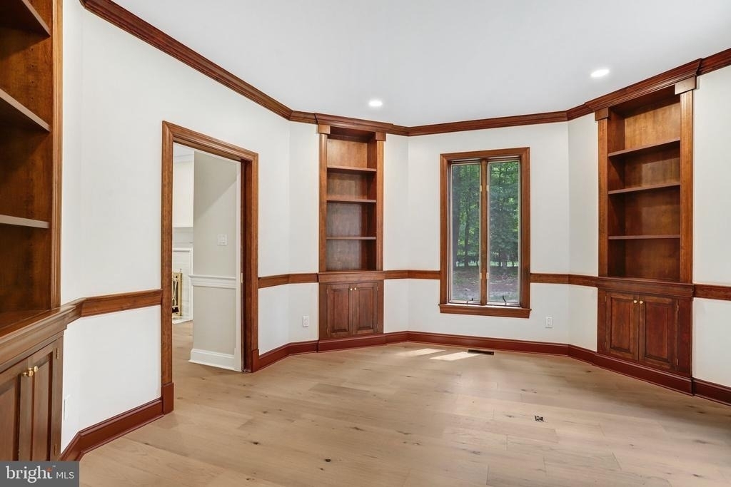 11109 Elmview Place - Photo 14