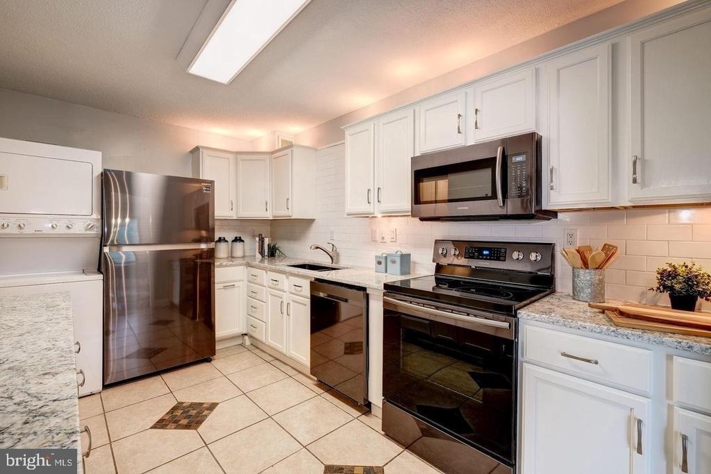 203 Yoakum Parkway - Photo 24