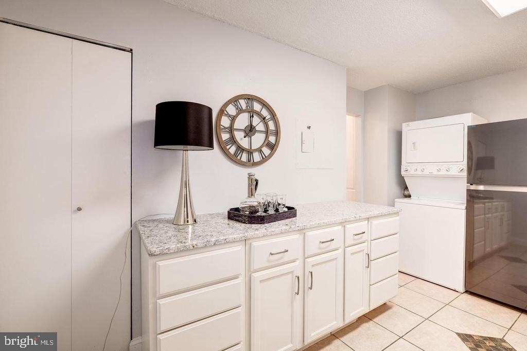 203 Yoakum Parkway - Photo 25