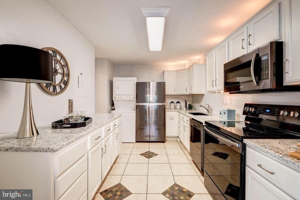 203 Yoakum Parkway - Photo 23