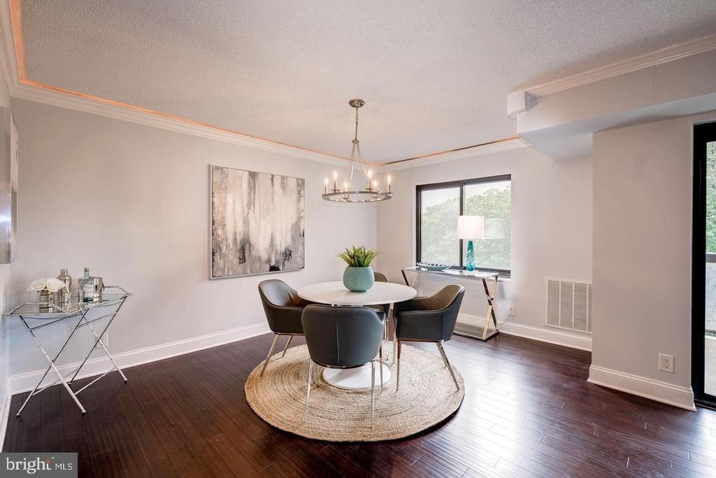 203 Yoakum Parkway - Photo 16