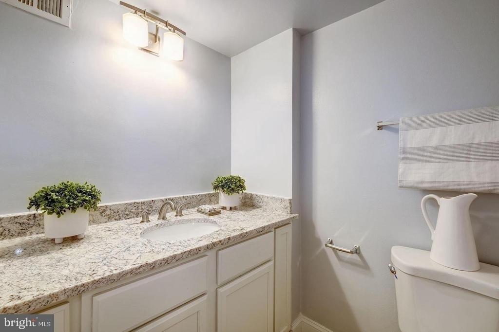 203 Yoakum Parkway - Photo 15