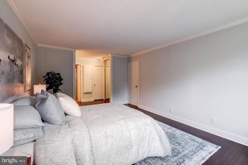 203 Yoakum Parkway - Photo 12