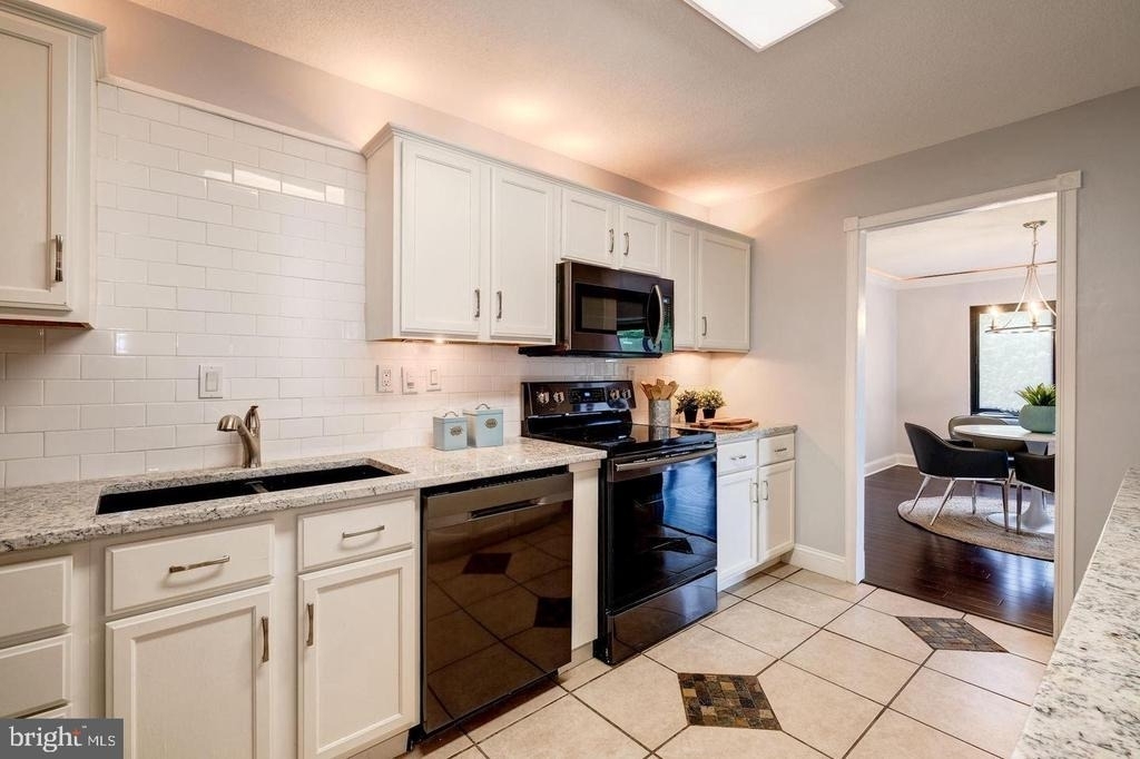 203 Yoakum Parkway - Photo 27