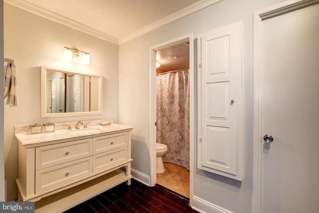 203 Yoakum Parkway - Photo 14
