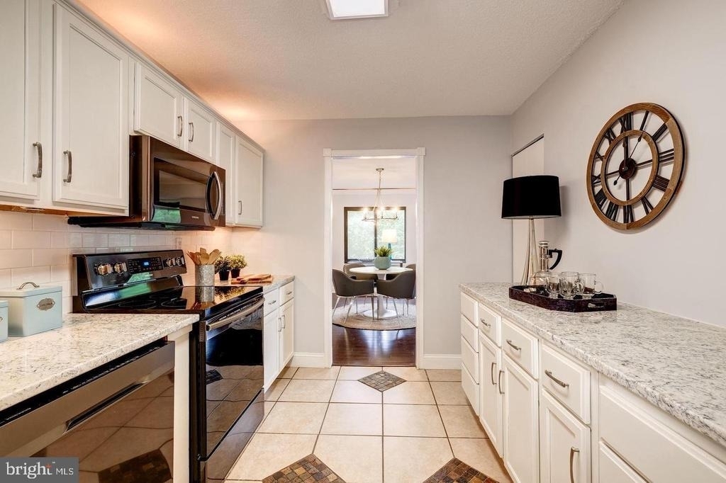203 Yoakum Parkway - Photo 26