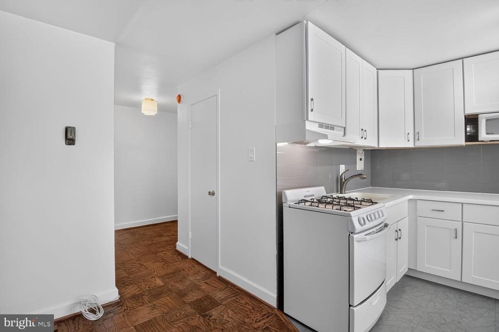 1210 N Taft Street - Photo 4