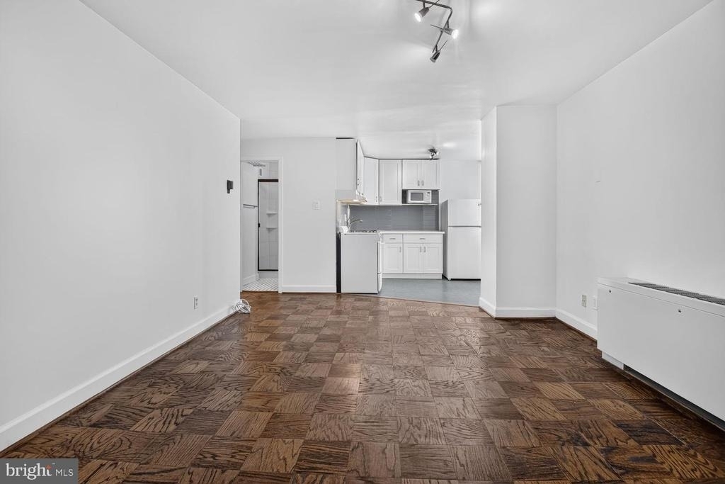1210 N Taft Street - Photo 1