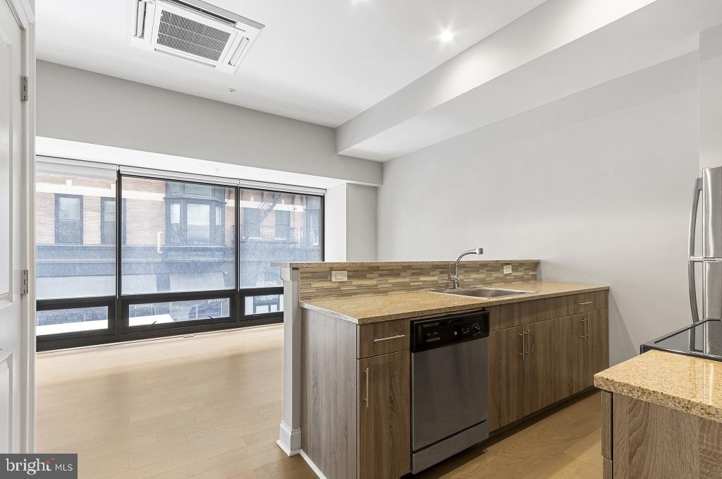 1300 Chestnut Street - Photo 4