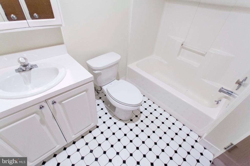 1300 Chestnut Street - Photo 18