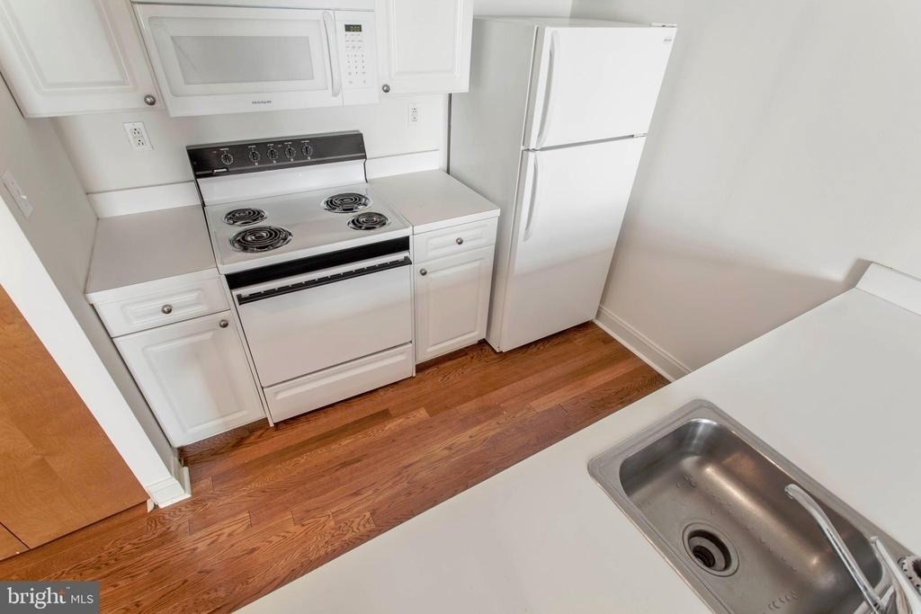 1300 Chestnut Street - Photo 10