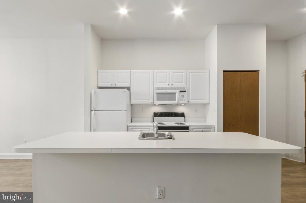 1300 Chestnut Street - Photo 7