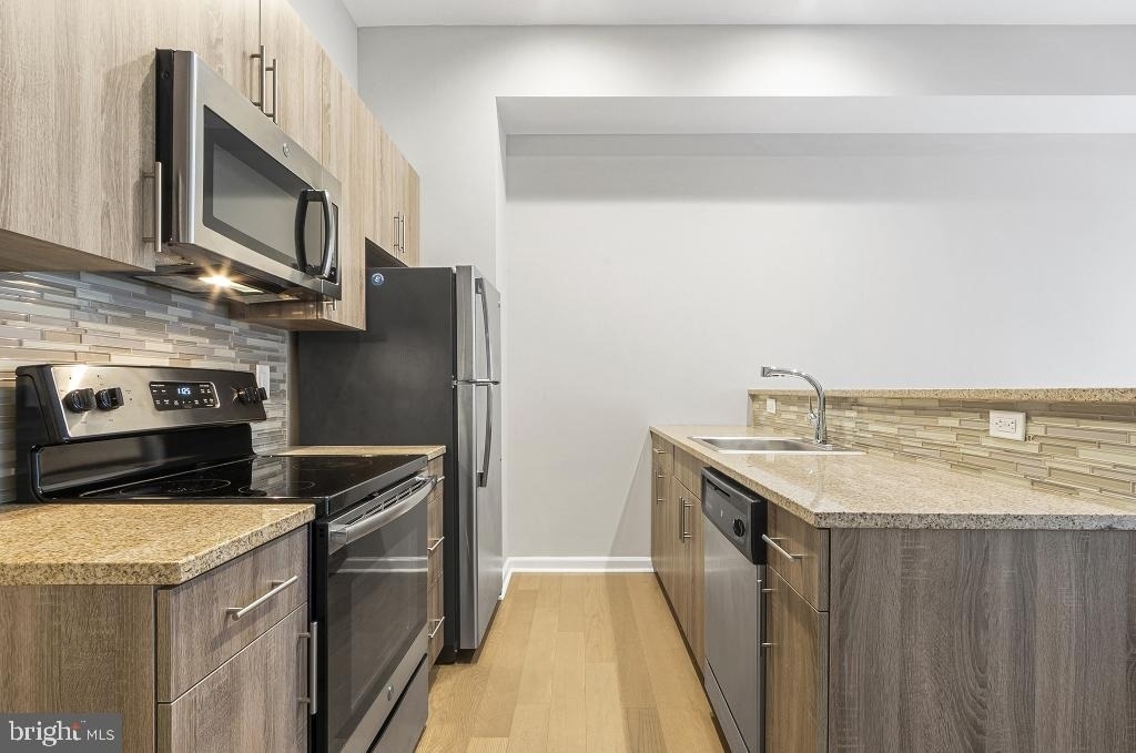 1300 Chestnut Street - Photo 2