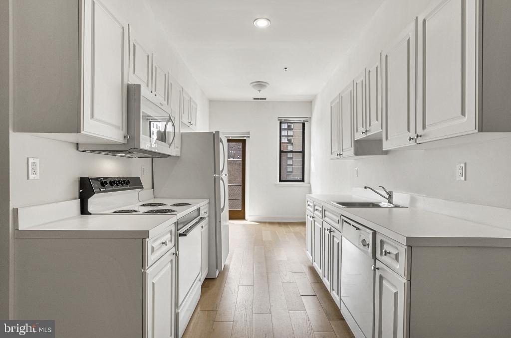 1300 Chestnut Street - Photo 11