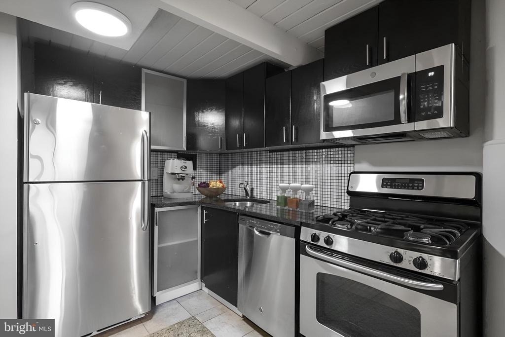 1329 Lombard Street - Photo 2