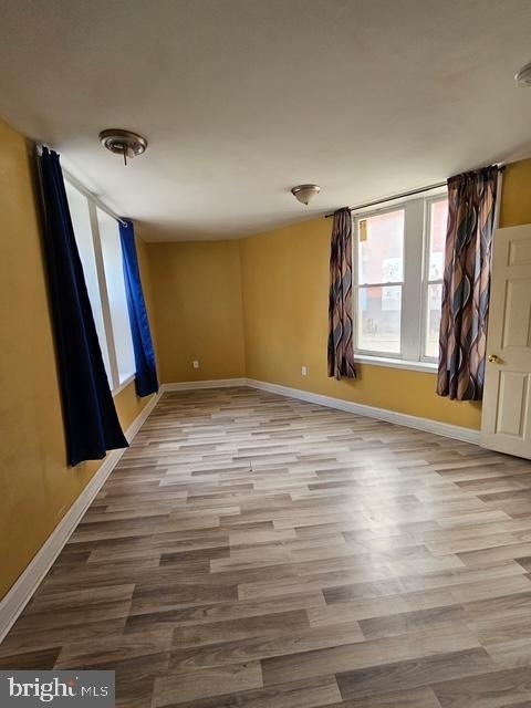 240 W Glenwood Avenue - Photo 4