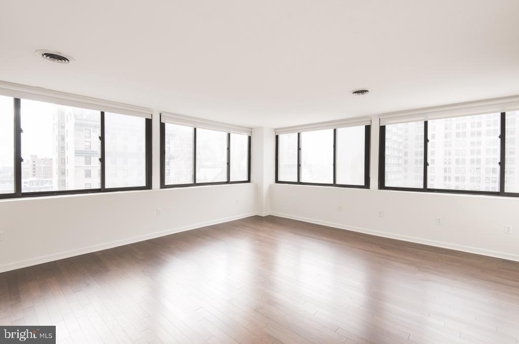 1220 Sansom Street - Photo 6