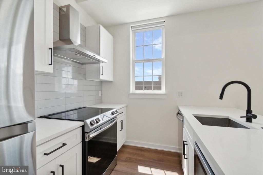 2513 N Howard Street - Photo 2