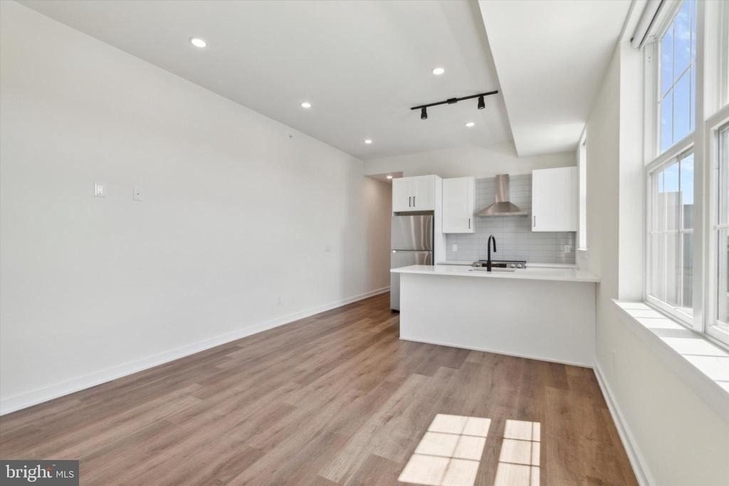 2513 N Howard Street - Photo 3