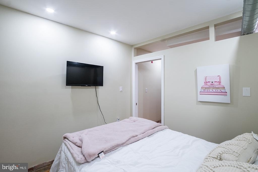 1122 E Passyunk Avenue - Photo 15