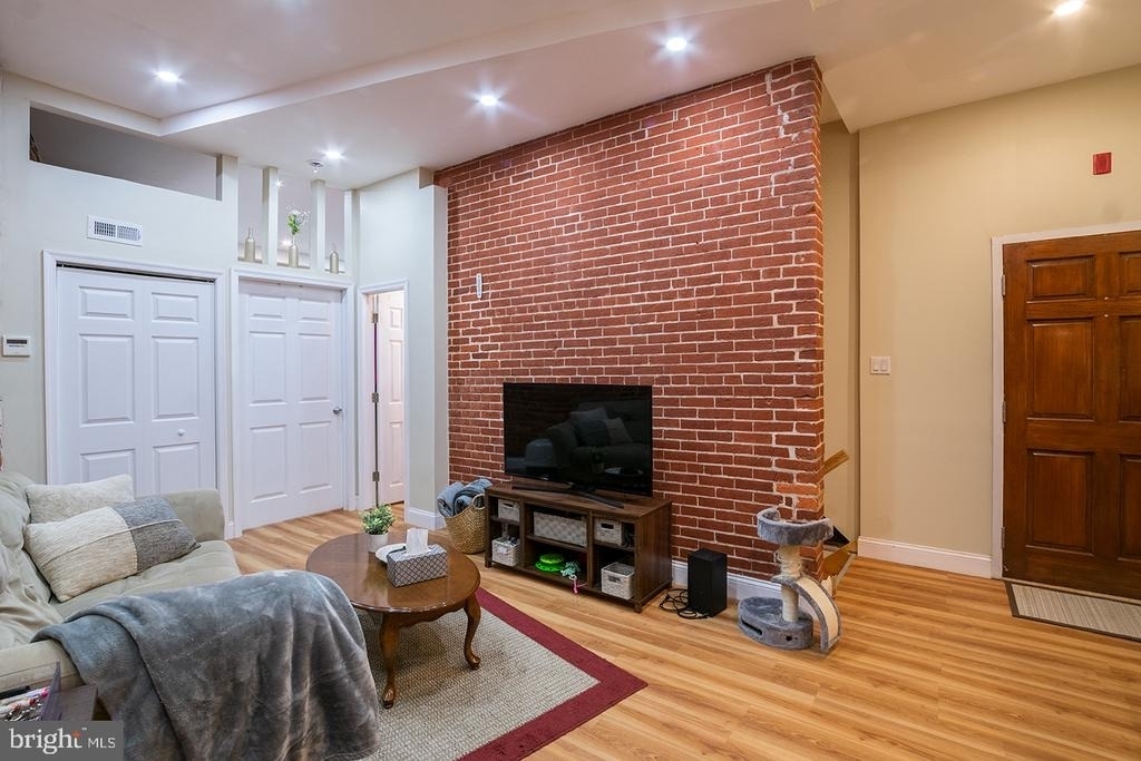 1122 E Passyunk Avenue - Photo 3