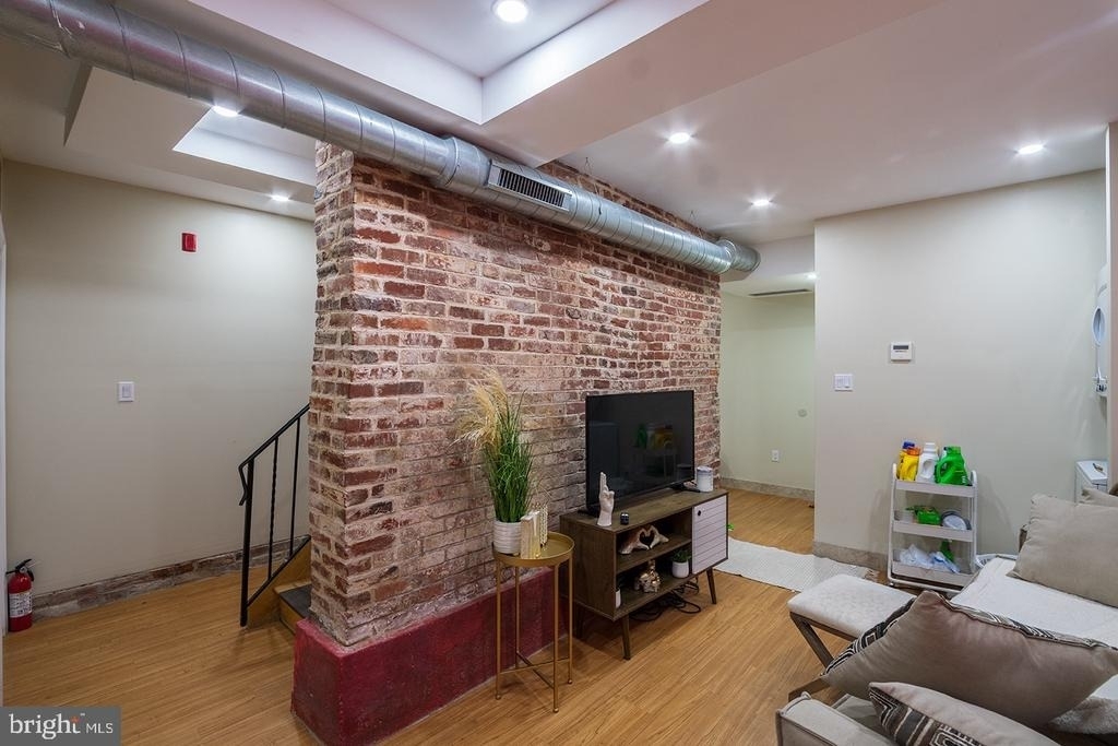 1122 E Passyunk Avenue - Photo 2