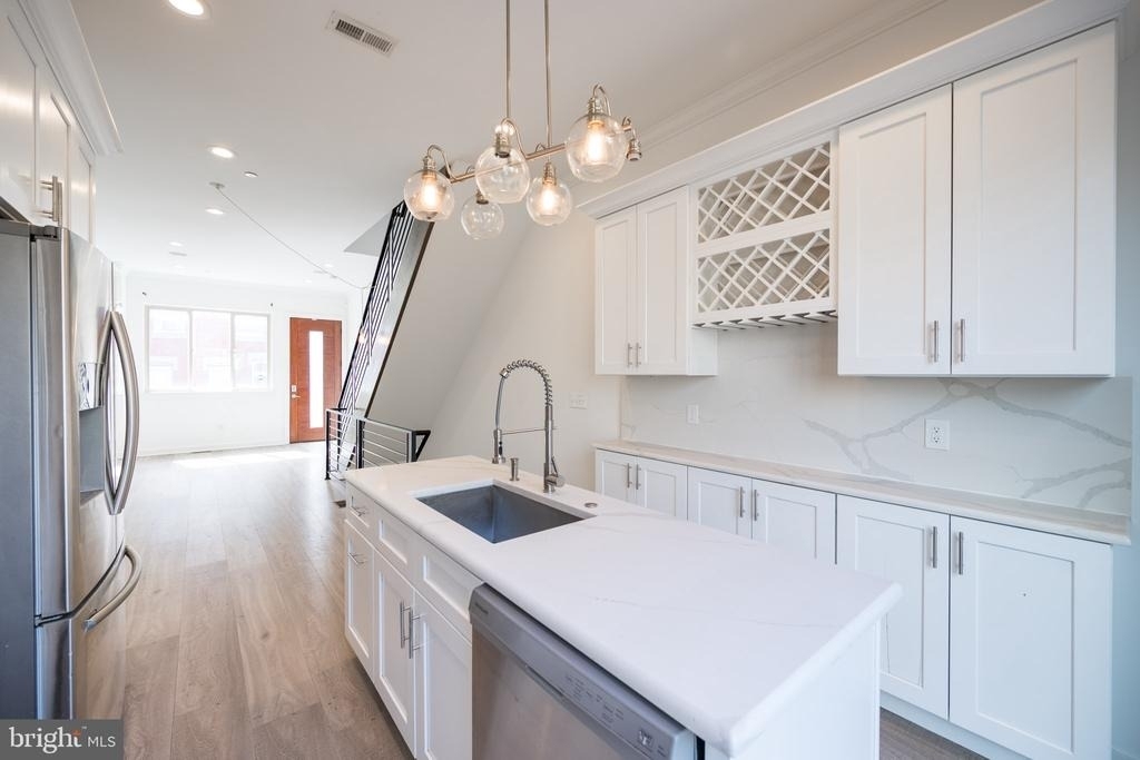 2137 Cross Street - Photo 7