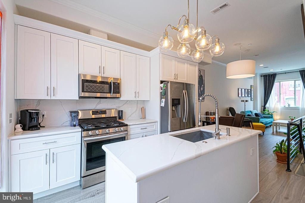 2137 Cross Street - Photo 23