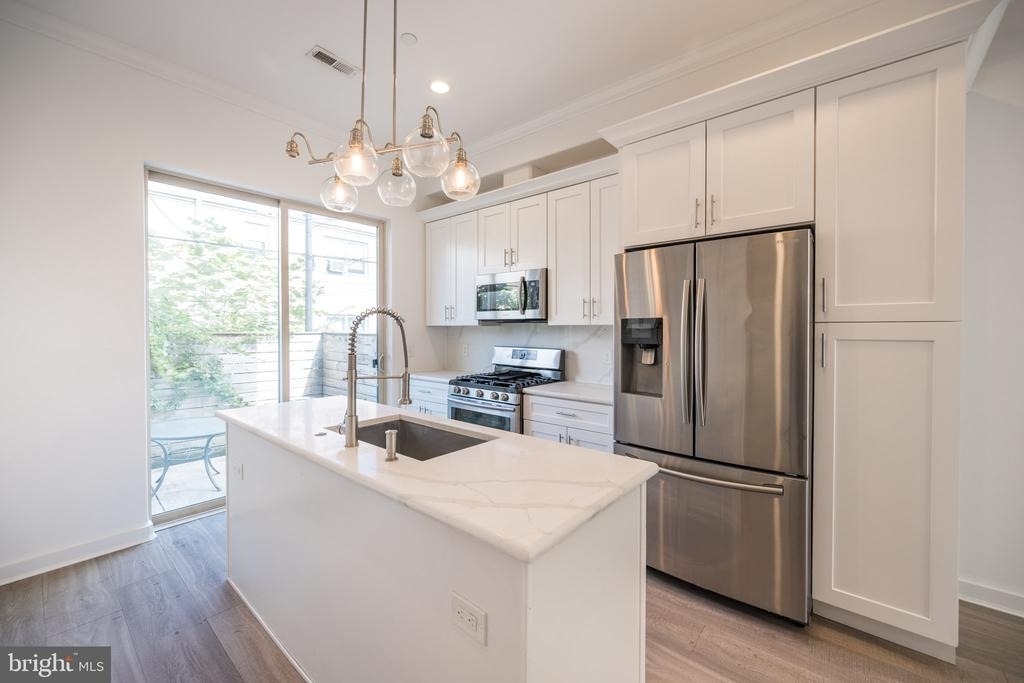 2137 Cross Street - Photo 5