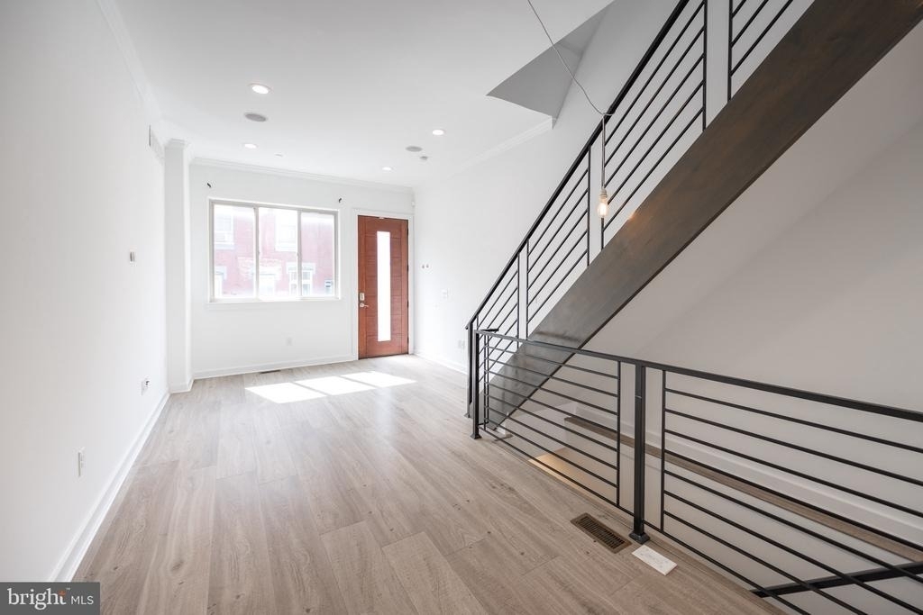 2137 Cross Street - Photo 3