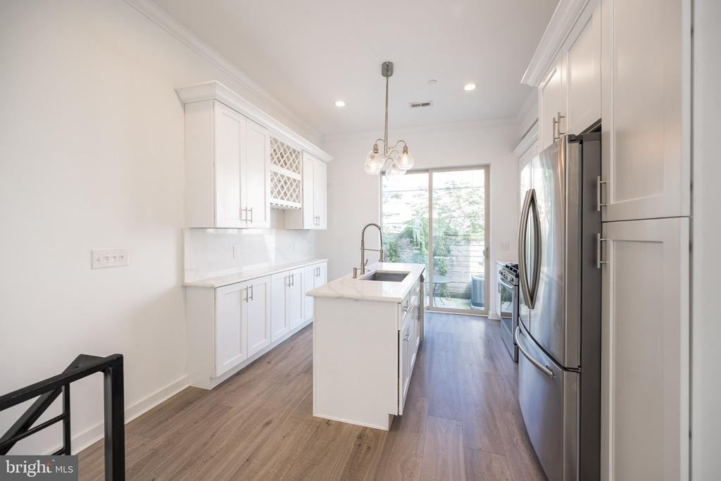 2137 Cross Street - Photo 4