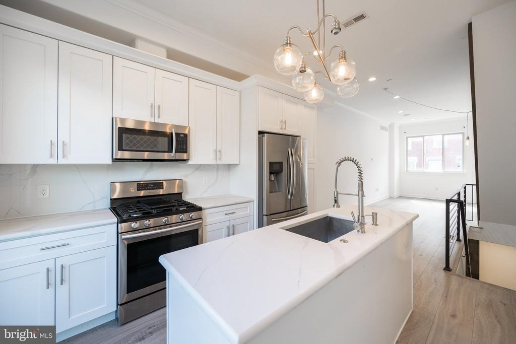 2137 Cross Street - Photo 6