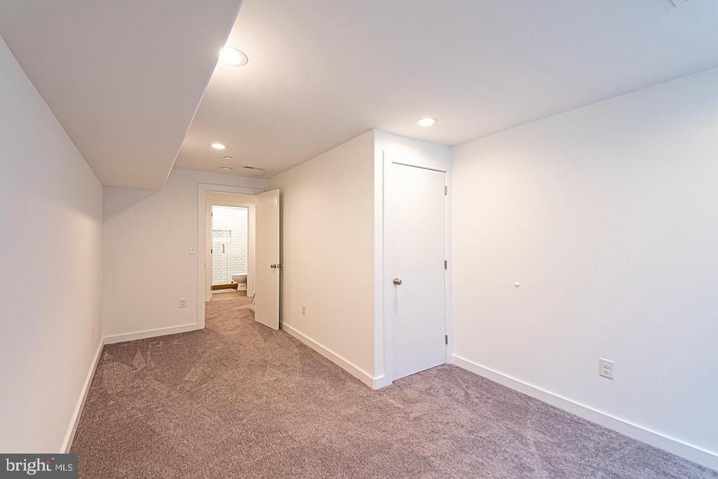 2137 Cross Street - Photo 3