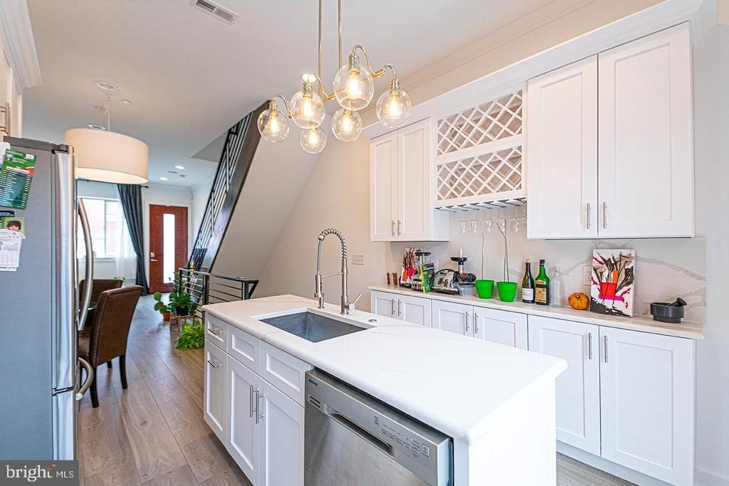 2137 Cross Street - Photo 0