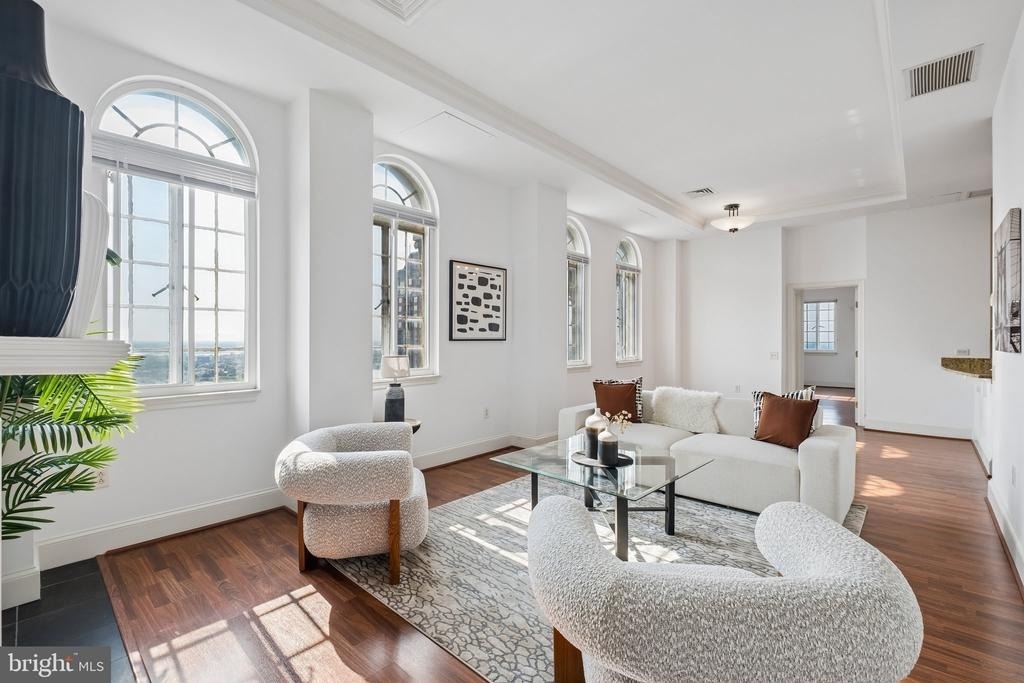 1512 Spruce Street - Photo 2