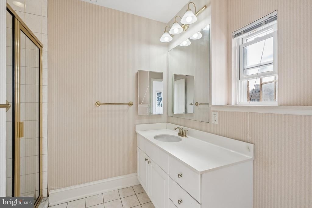1512 Spruce Street - Photo 4