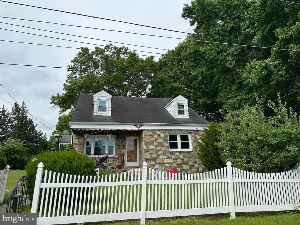 817 Lake Drive - Photo 0